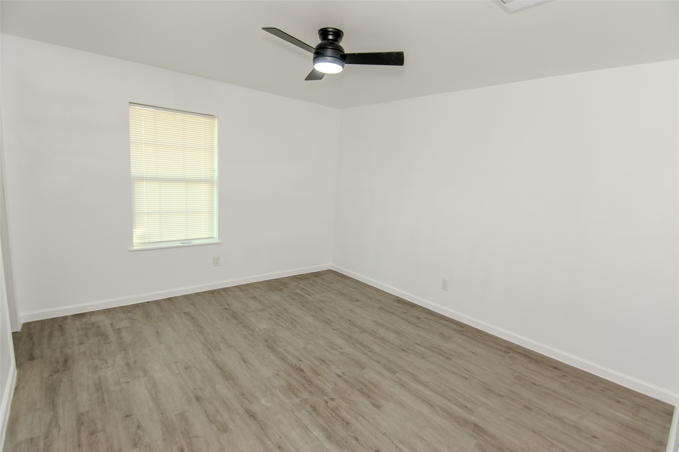 9210 St Lo Road Houston, TX 77033 - Photo 14 of 16