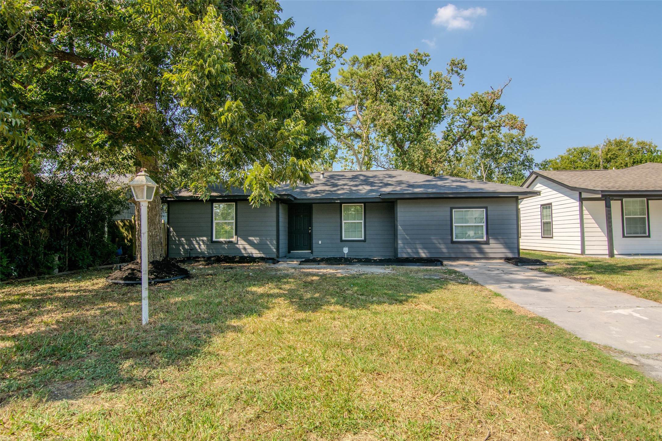 9210 St Lo Road Houston, TX 77033 - Photo 2 of 16