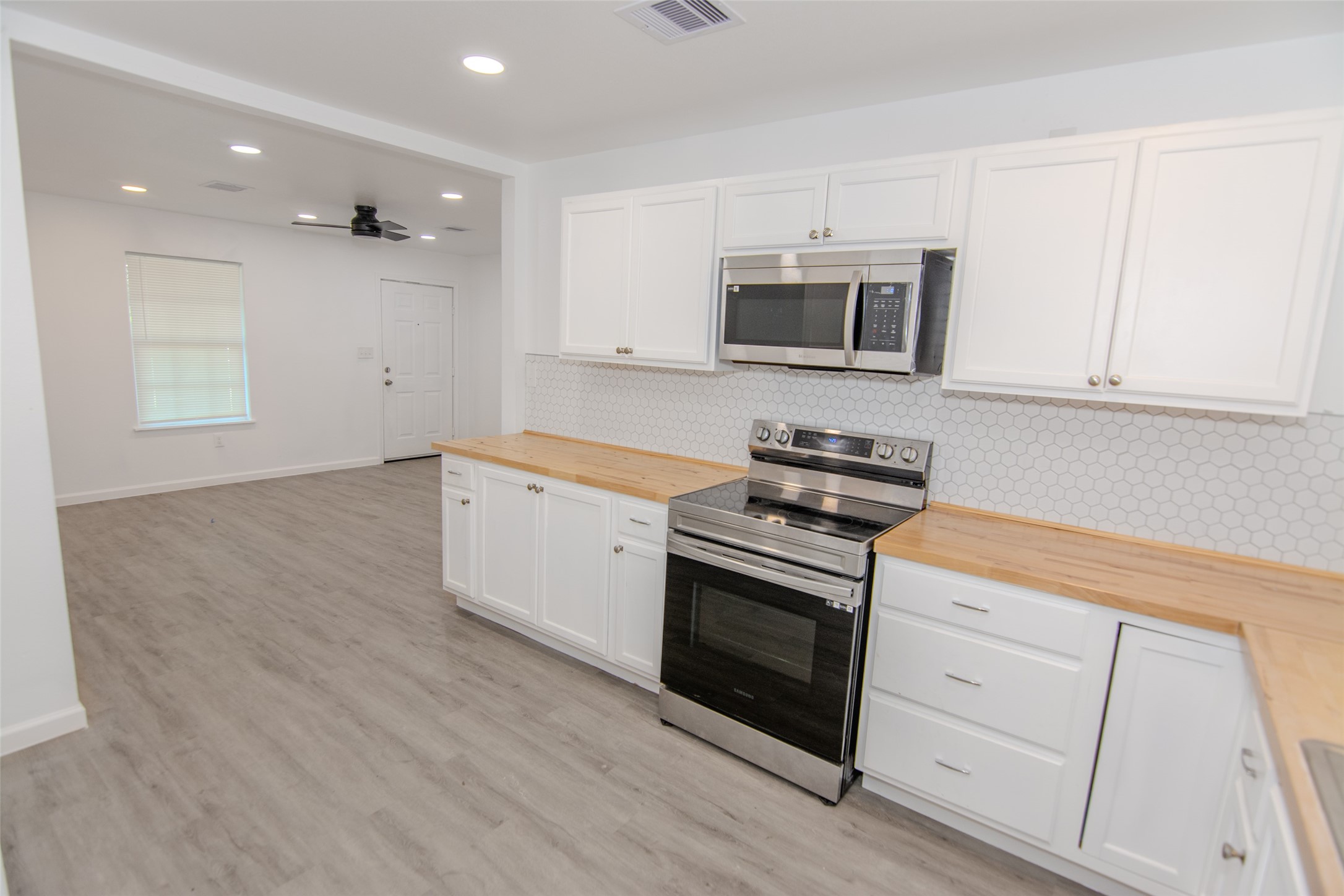 9210 St Lo Road Houston, TX 77033 - Photo 16 of 16 Open floor plan to beautifully remodeled kitchen