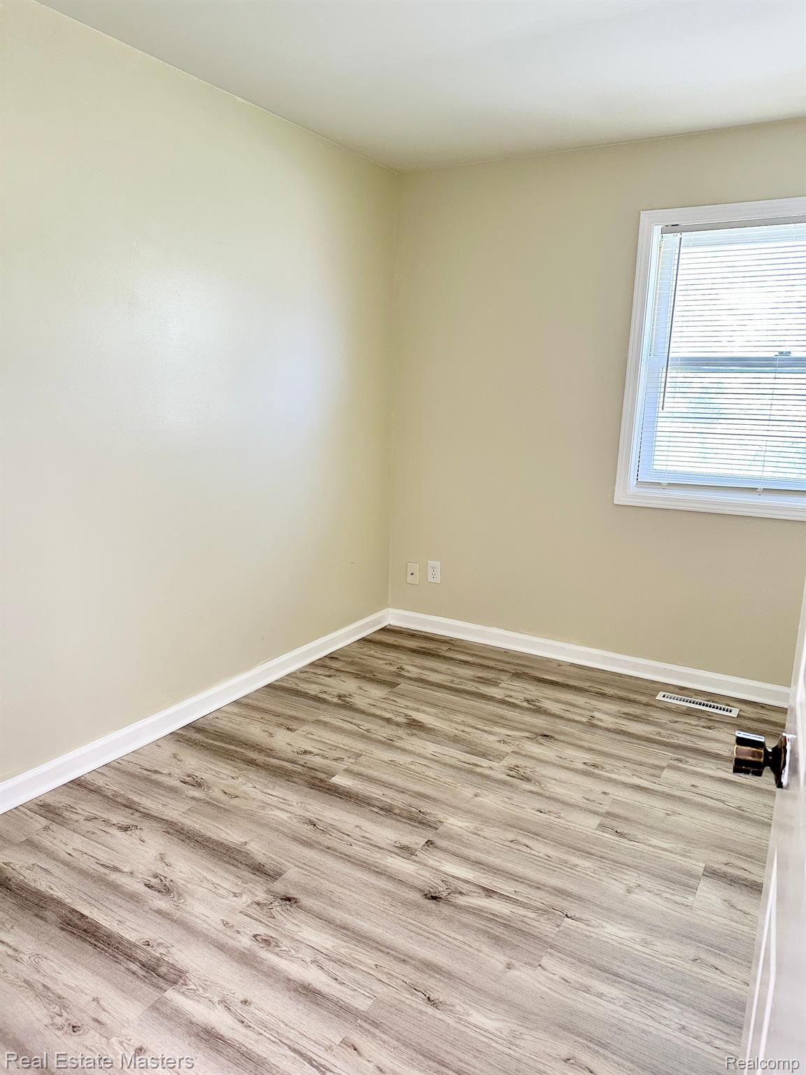 5909 Lakeshore Road Fort Gratiot, MI 48059 - Photo 21 of 38 Gallery Image 21