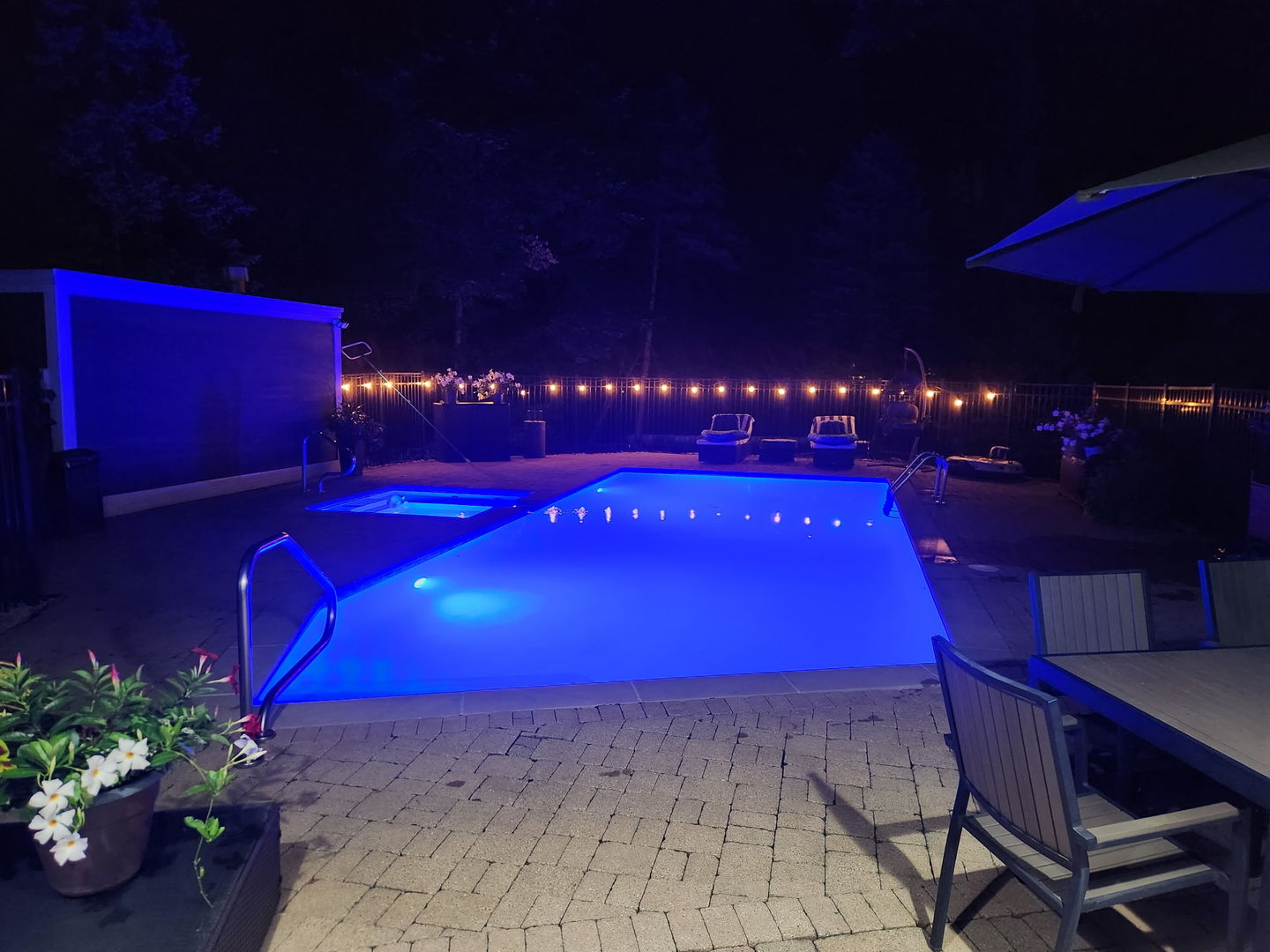 1834 West Palatine Road Palatine, IL 60067 - Photo 46 of 56 a view of a swimming pool with a red umbrella