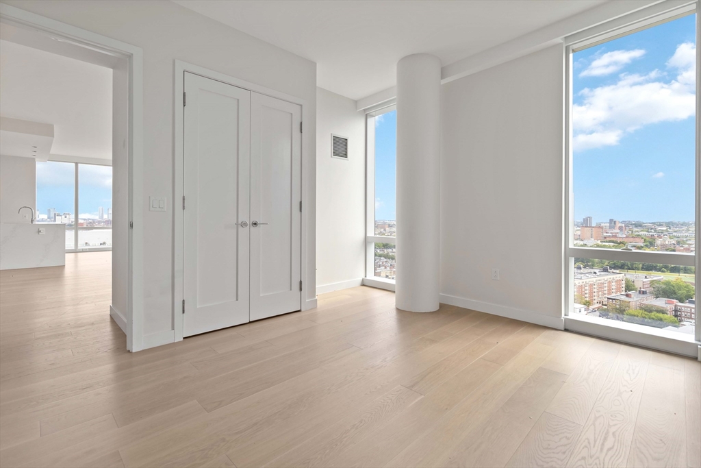 188 Brookline Avenue, Unit 20J Boston, MA 02215 - Photo 15 of 28 a view of livingroom with hardwood