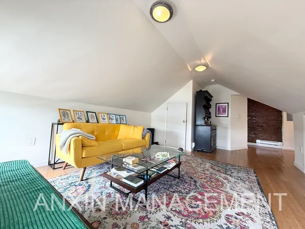 $2,600 | 2 Orchard Street, Unit 3, Cambridge, MA 02140