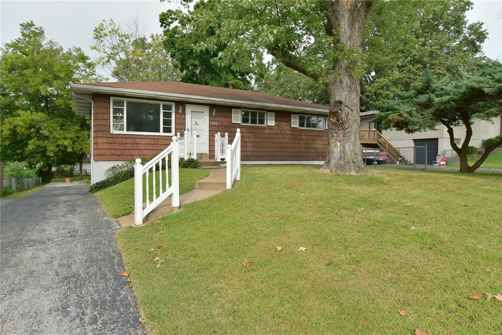 705 Forman Road St. Louis, MO 63123 - Photo 2 of 26 Gallery Image 2