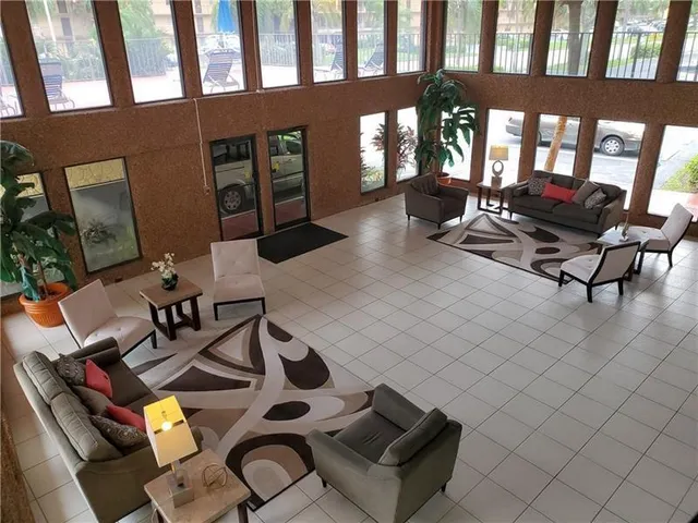 $1,650 | 9233 Southwest 8th Street, Unit 220, Boca Raton, FL 33428