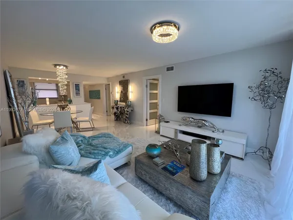 $2,000 | Deerfield Beach, Deerfield Beach, FL 33442