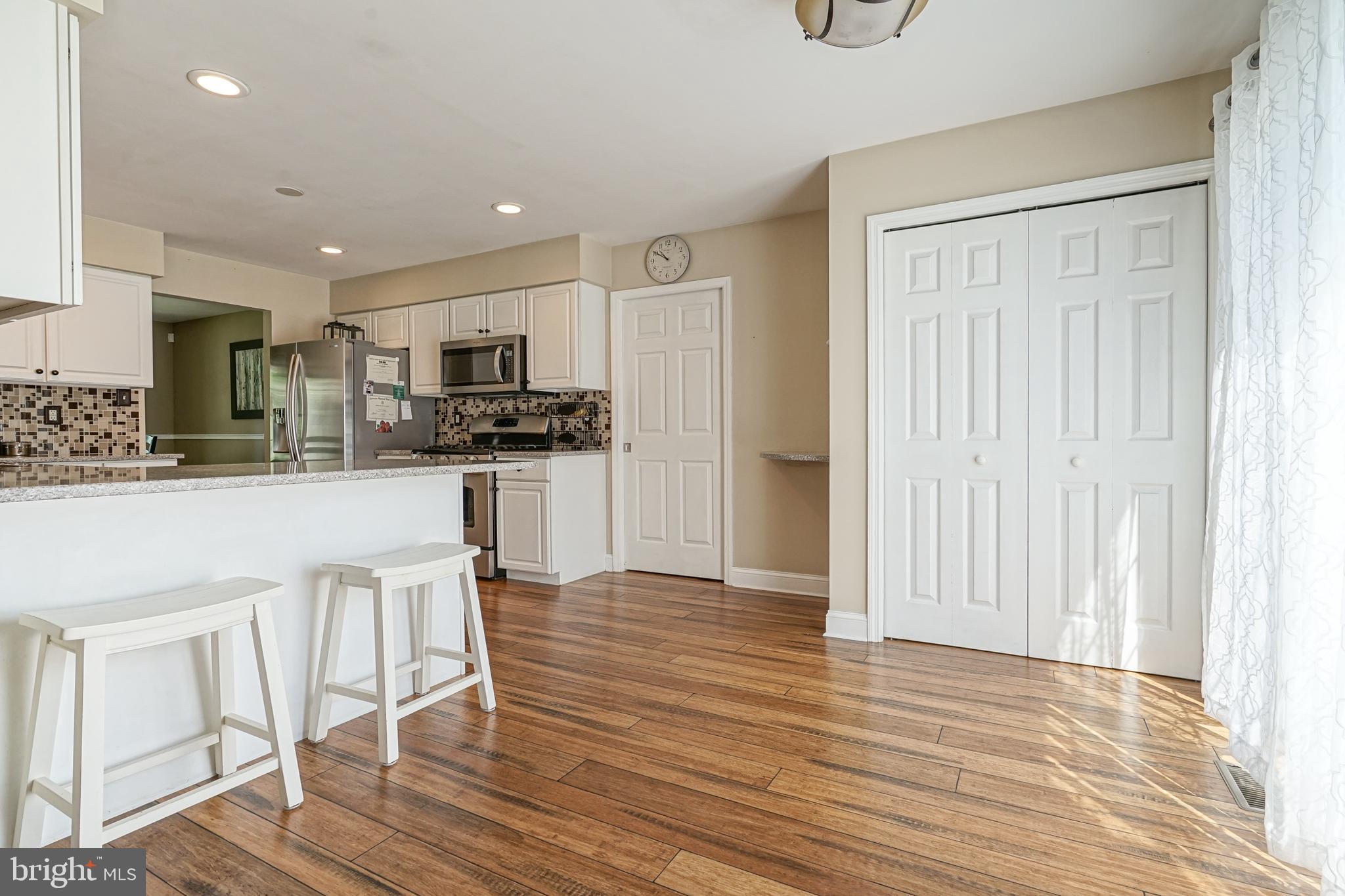 660 Surrey Road Sewell, NJ 08080 - Photo 5 of 34 Kitchen/Eat In