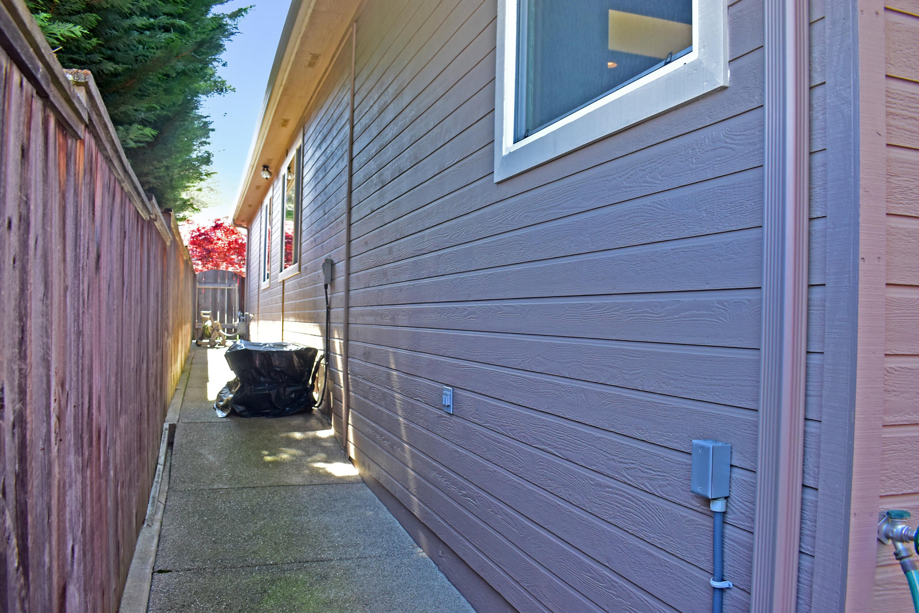 479 Quail Run Eagle Point, OR 97524 - Photo 45 of 51 Side yard