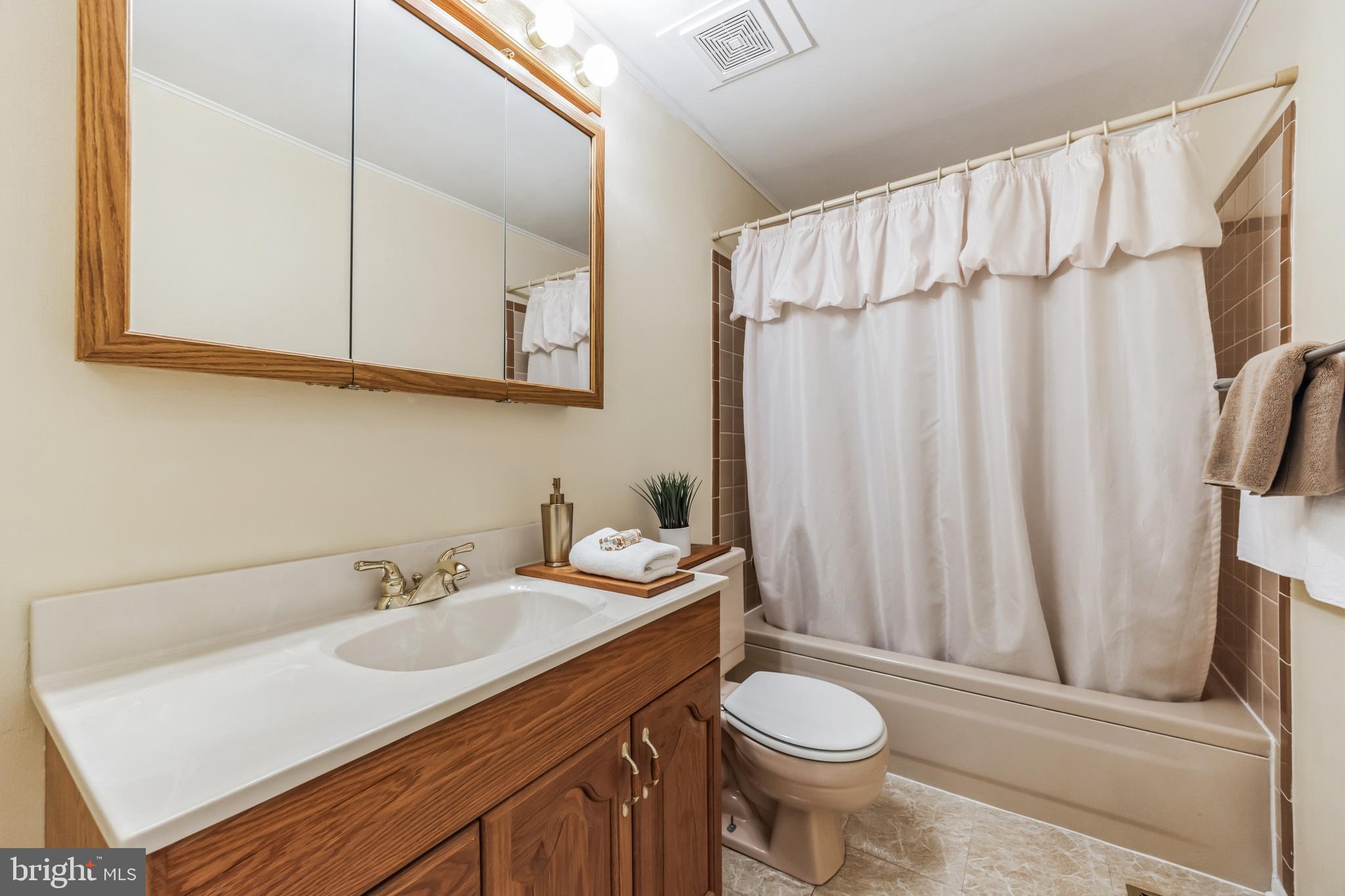 4 Cedar Creek Drive Laurel Springs, NJ 08021 - Photo 21 of 32 2nd Story Hall Bath