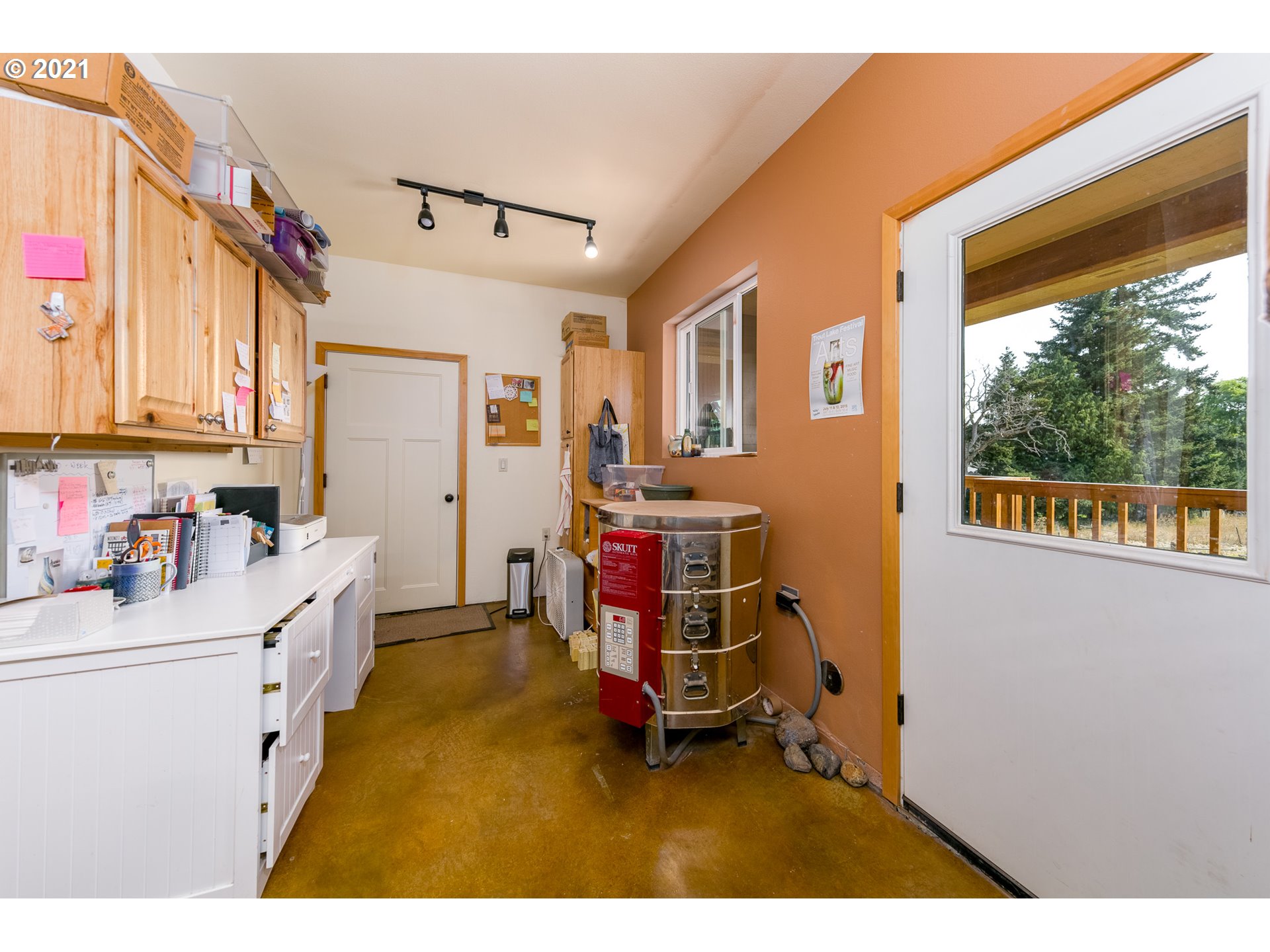 503 Frankton Road Hood River, OR 97031 - Photo 22 of 31 a kitchen with a refrigerator and a sink