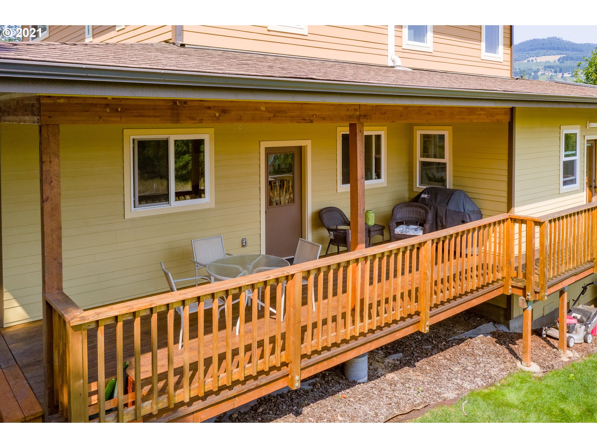 503 Frankton Road Hood River, OR 97031 - Photo 24 of 31 a view of a building with wooden fence