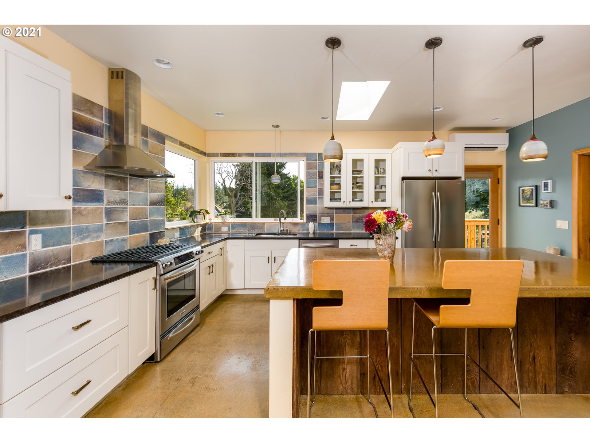 503 Frankton Road Hood River, OR 97031 - Photo 10 of 31 a kitchen with stainless steel appliances granite countertop a sink and cabinets