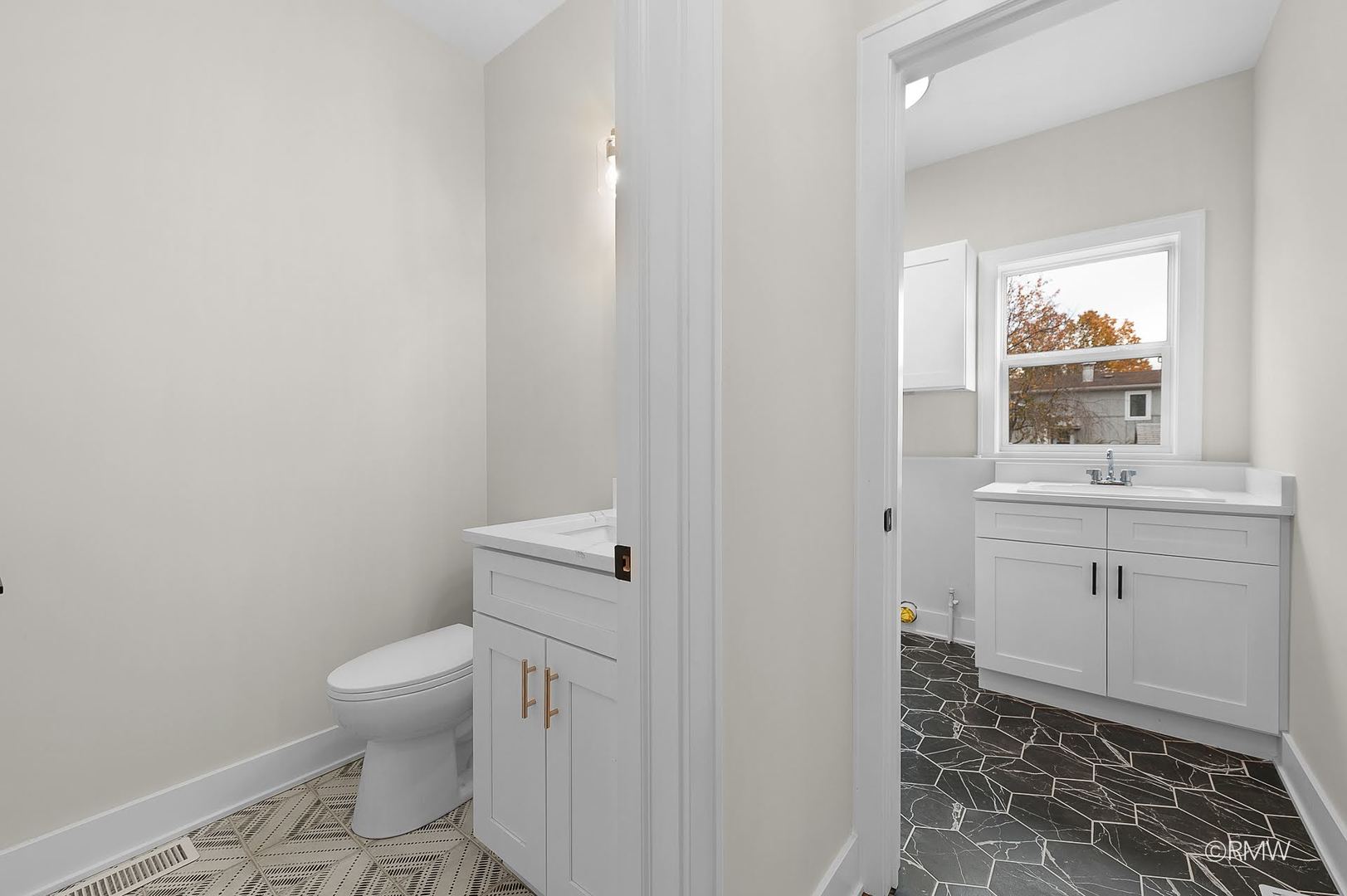25-w275 Doris Avenue Carol Stream, IL 60188 - Photo 18 of 34 a bathroom with a sink toilet and window