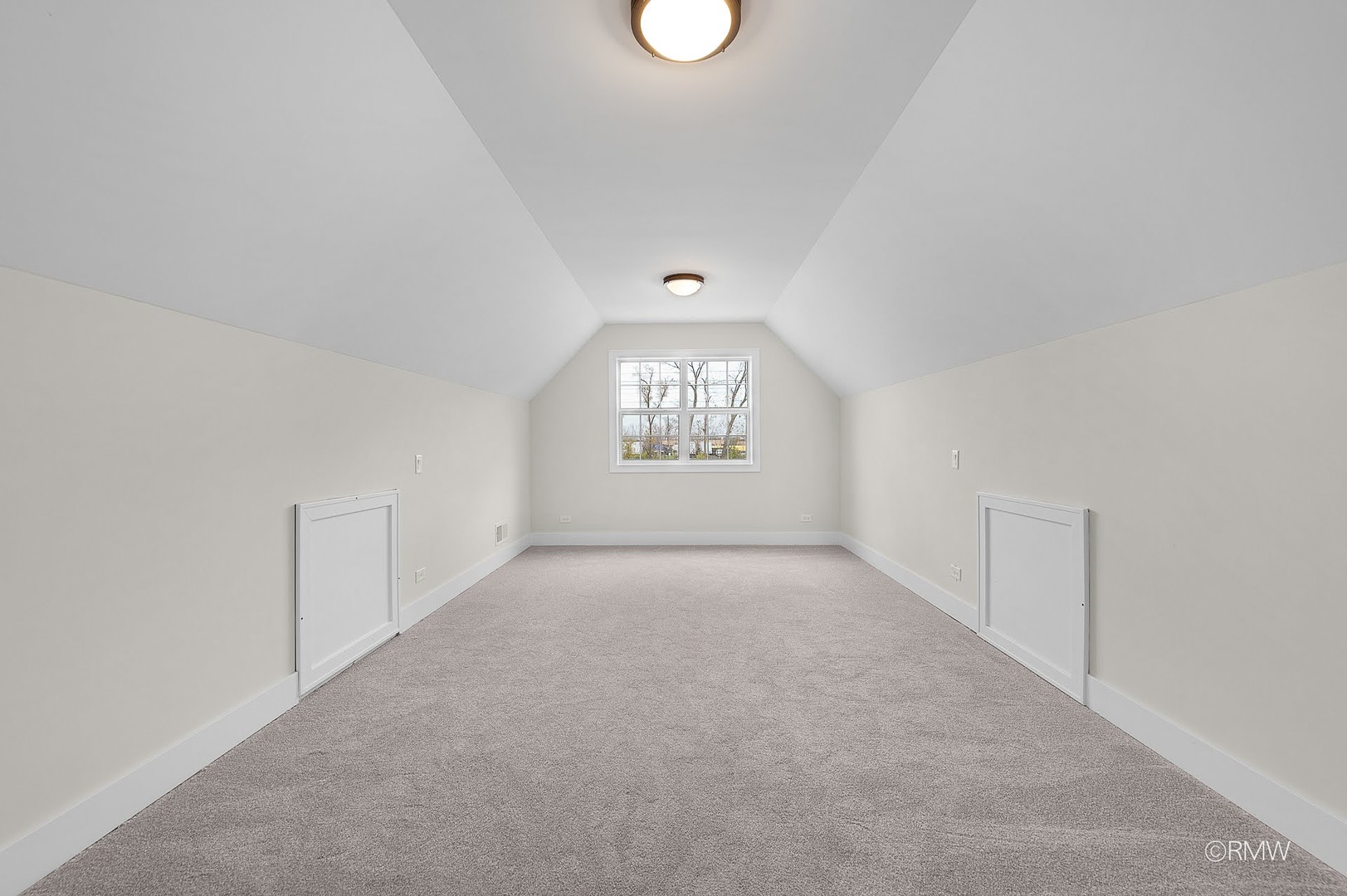 25-w275 Doris Avenue Carol Stream, IL 60188 - Photo 22 of 34 an empty room with windows and entrance