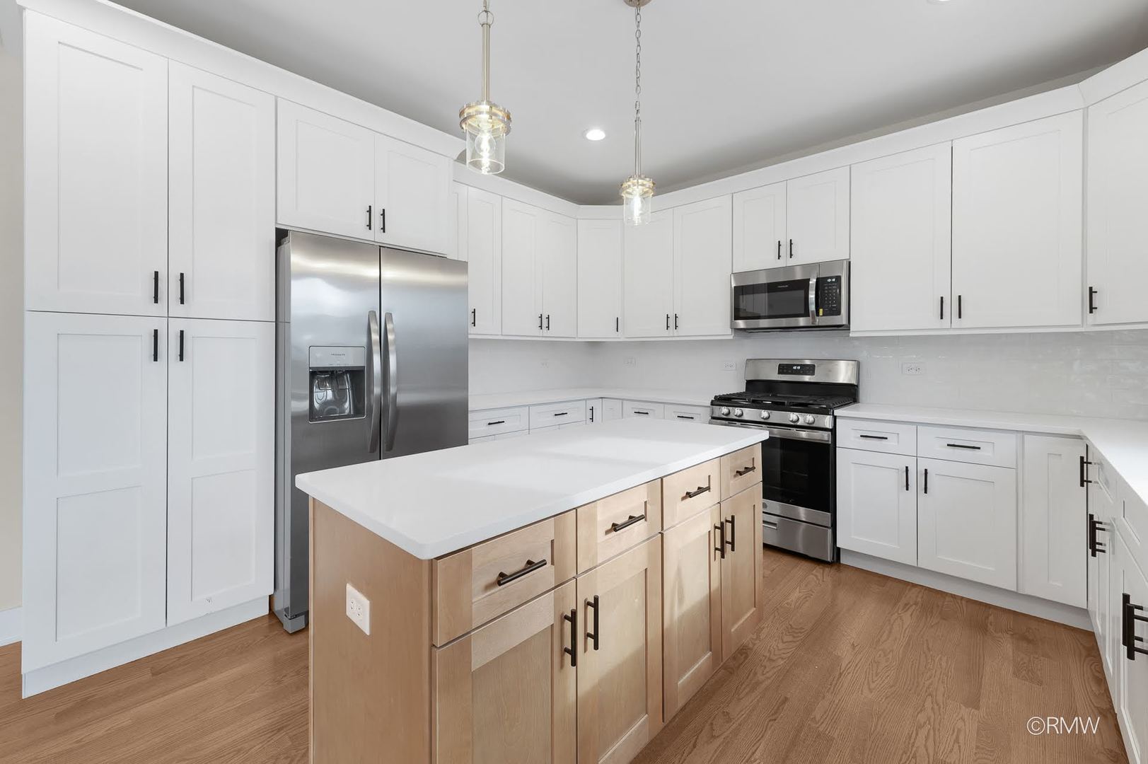 25-w275 Doris Avenue Carol Stream, IL 60188 - Photo 9 of 34 a kitchen with stainless steel appliances a refrigerator sink and white cabinets