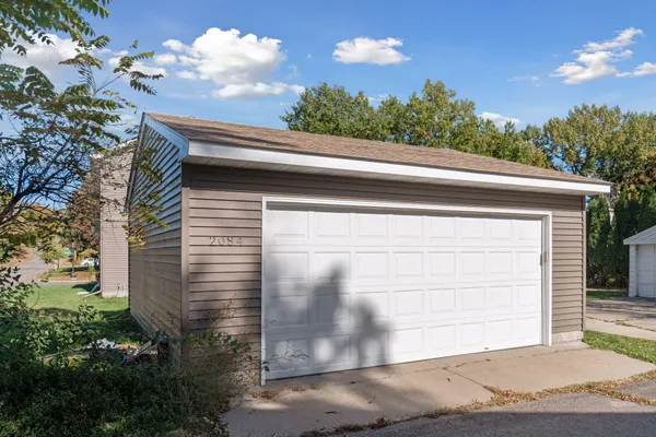 $2,950 | 2084 Reaney Avenue East, St. Paul, MN 55119