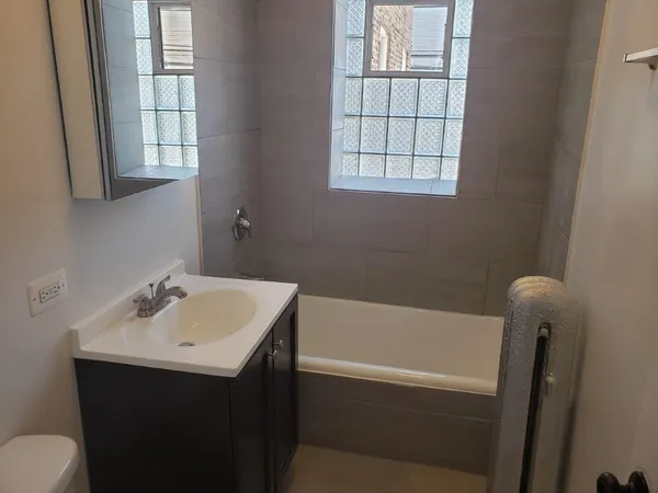 $1,900 | 4414 North St Louis Avenue, Unit 1A, Chicago, IL 60625