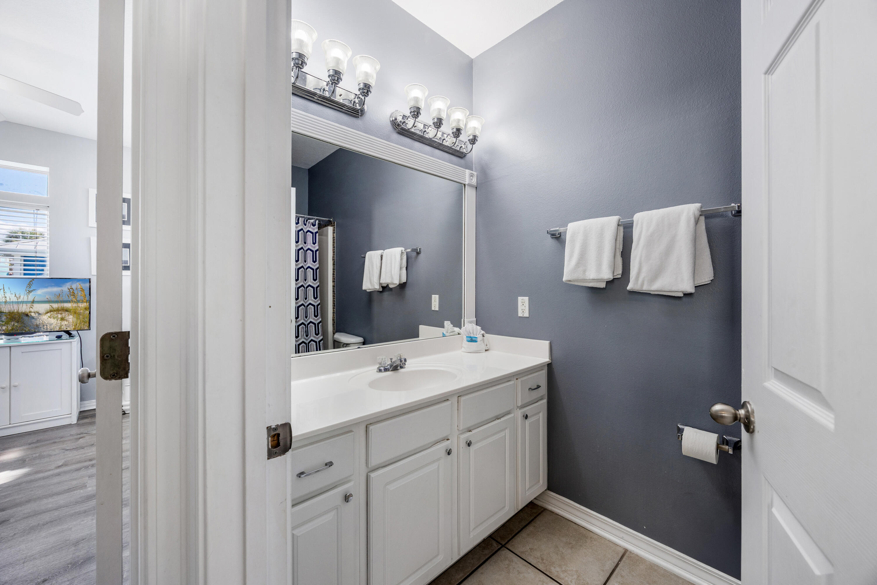 77 Mark Street Destin, FL 32541 - Photo 19 of 57 1st Floor Full Bathroom