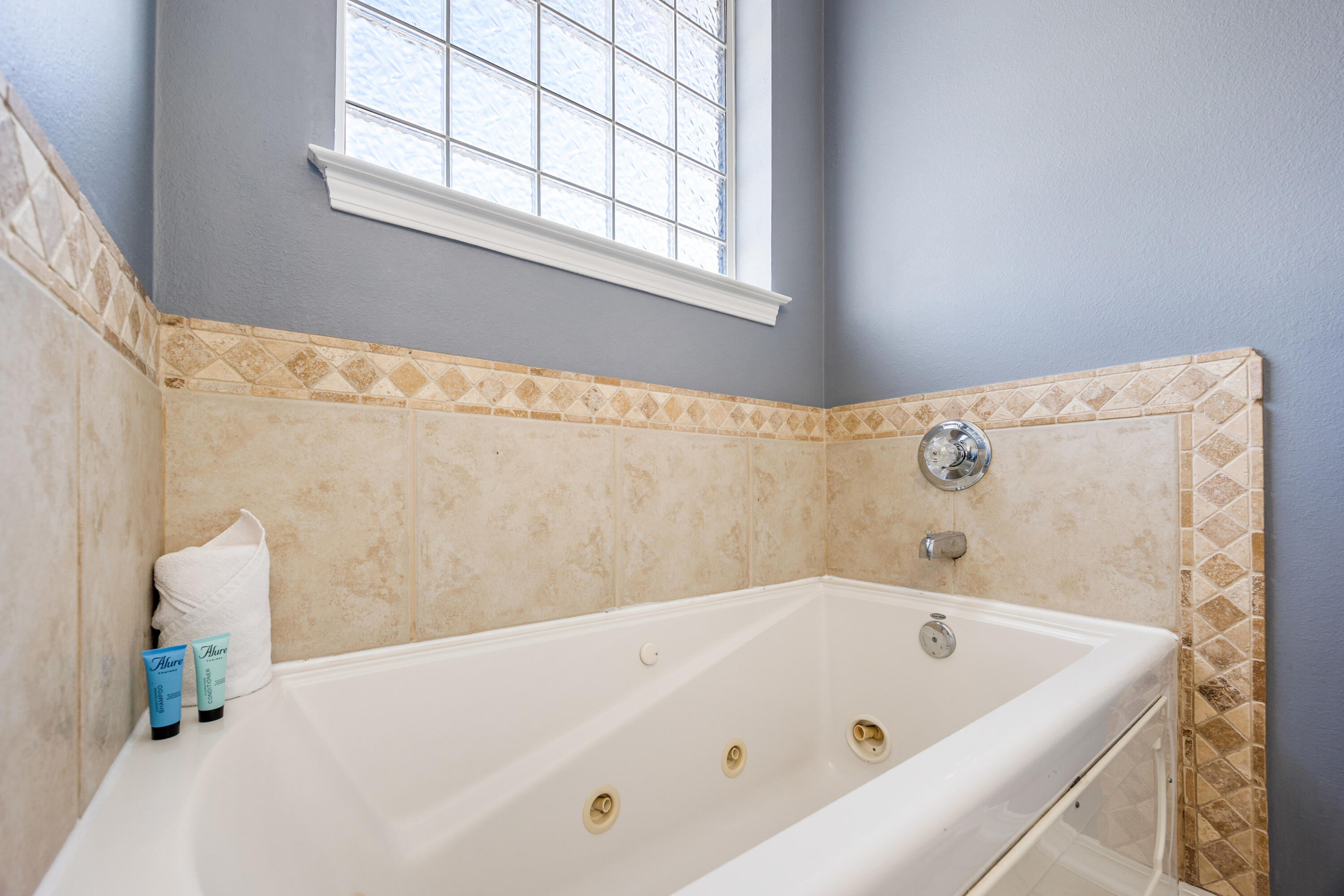 77 Mark Street Destin, FL 32541 - Photo 25 of 57 Jacuzzi Tub