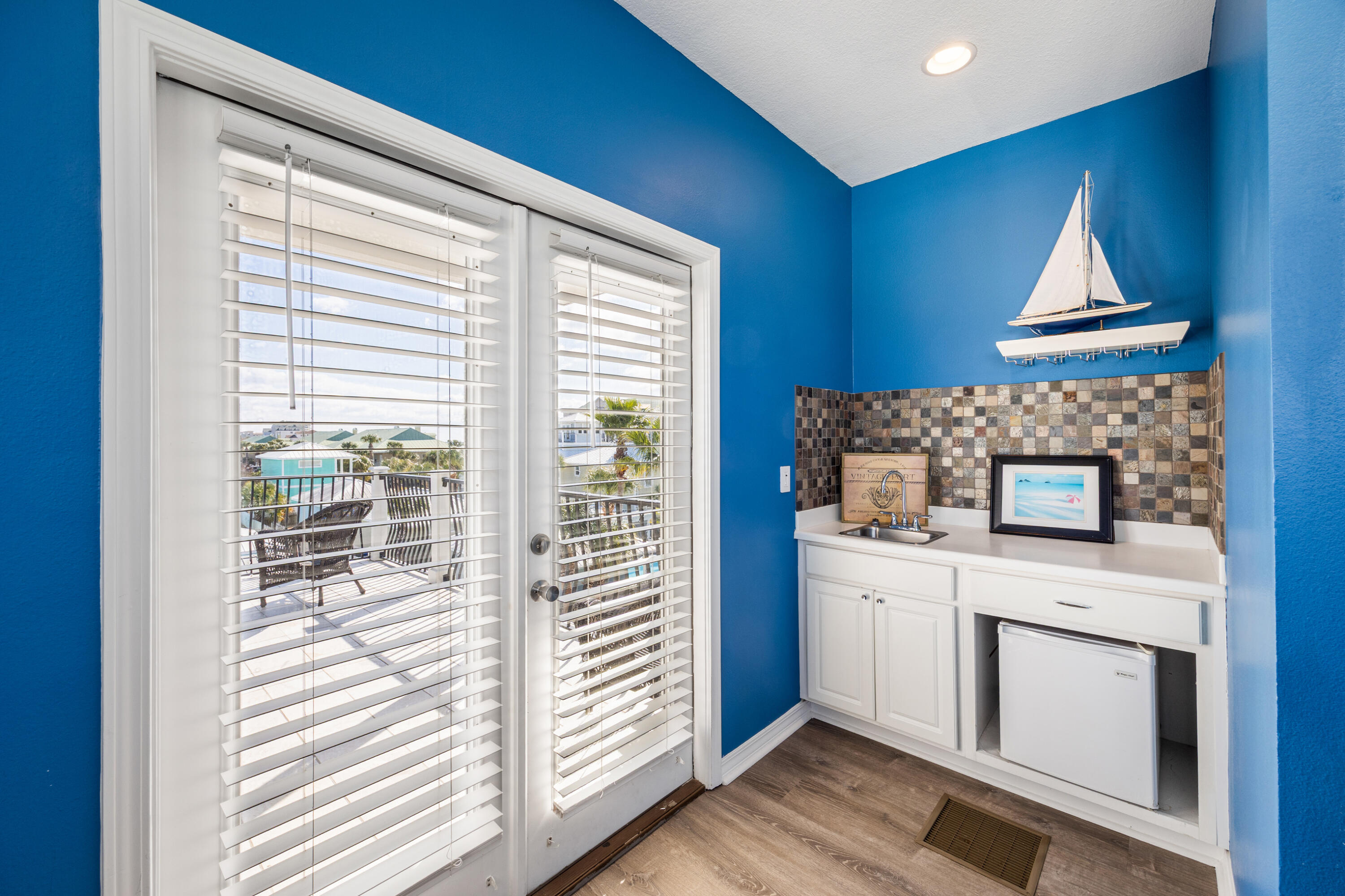 77 Mark Street Destin, FL 32541 - Photo 36 of 57 Loft Kitchenette