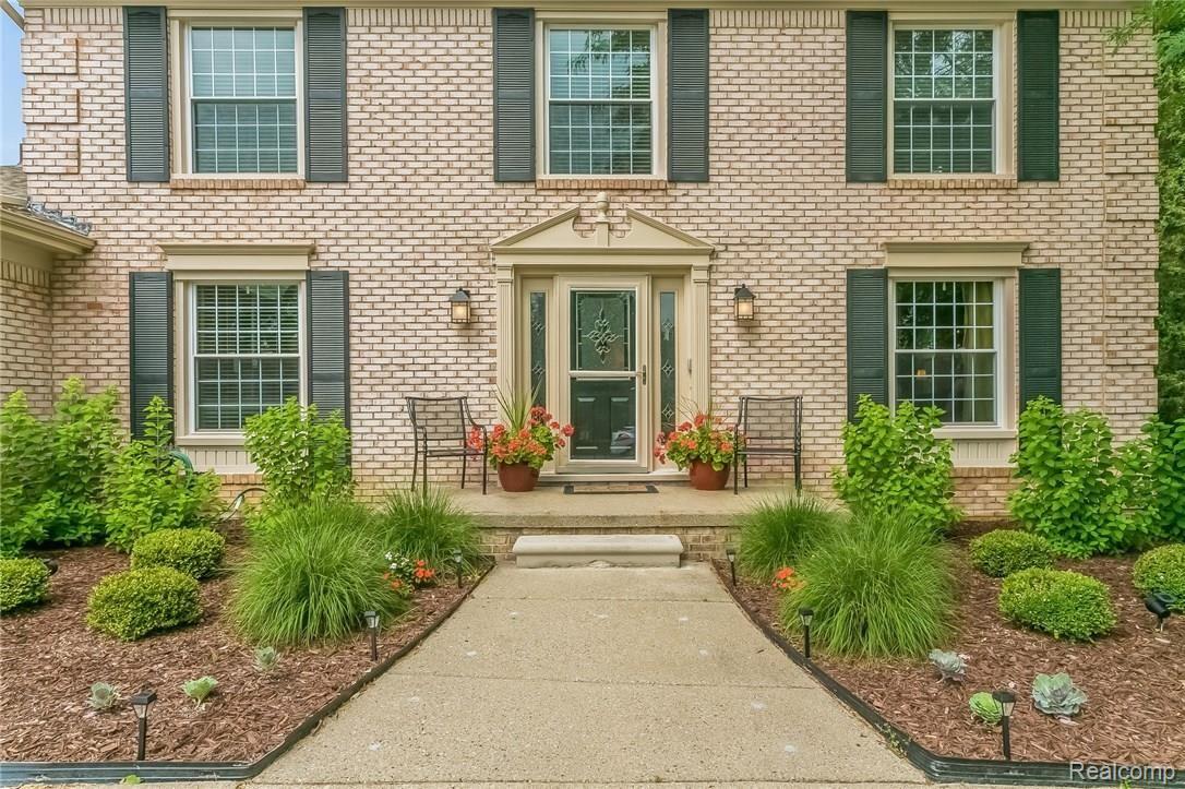 452 Lake Forest Road Rochester, MI 48309 - Photo 2 of 54 002-Front_View-2988014-medium.jpg