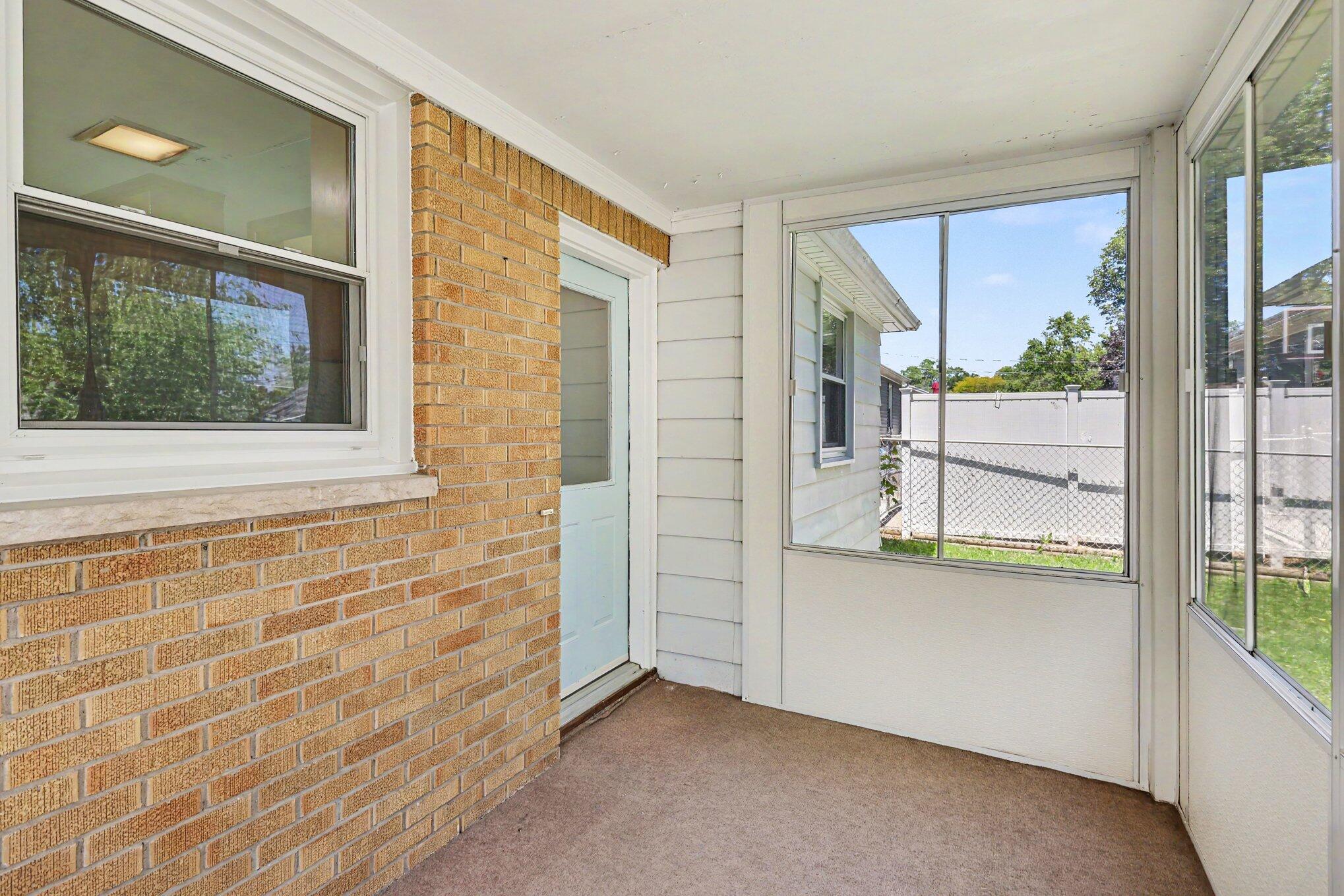 2117 Edwin Place Lansing, MI 48911 - Photo 8 of 37 006_file_4404