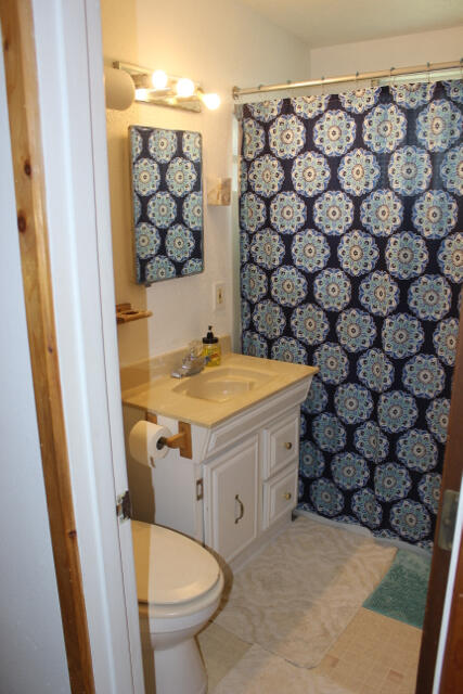 58009 Maple Circle Road Christmas Valley, OR 97641 - Photo 28 of 38 Bath