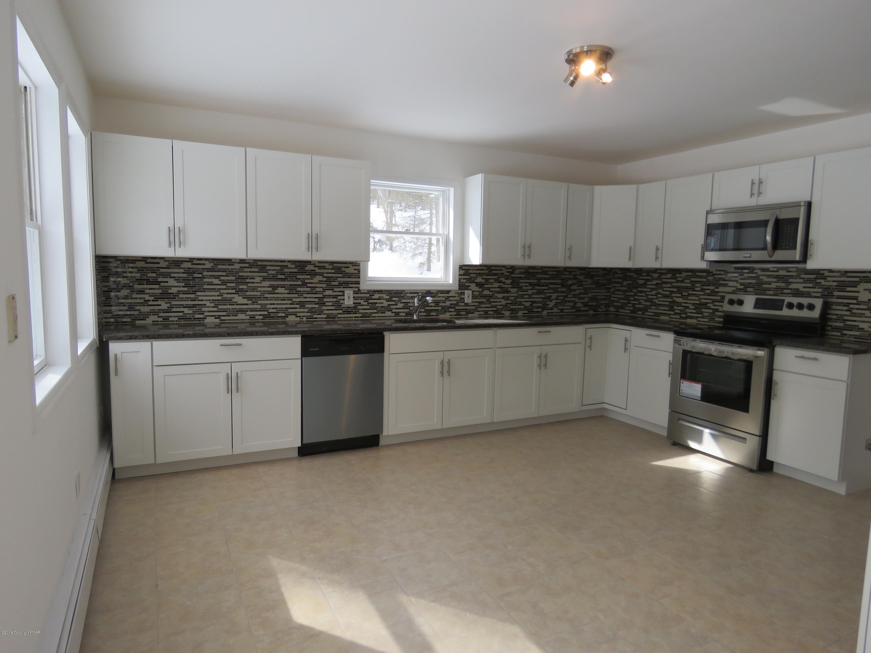 336 Ridge Circle Cresco, PA 18326 - Photo 5 of 33 IMG_7539