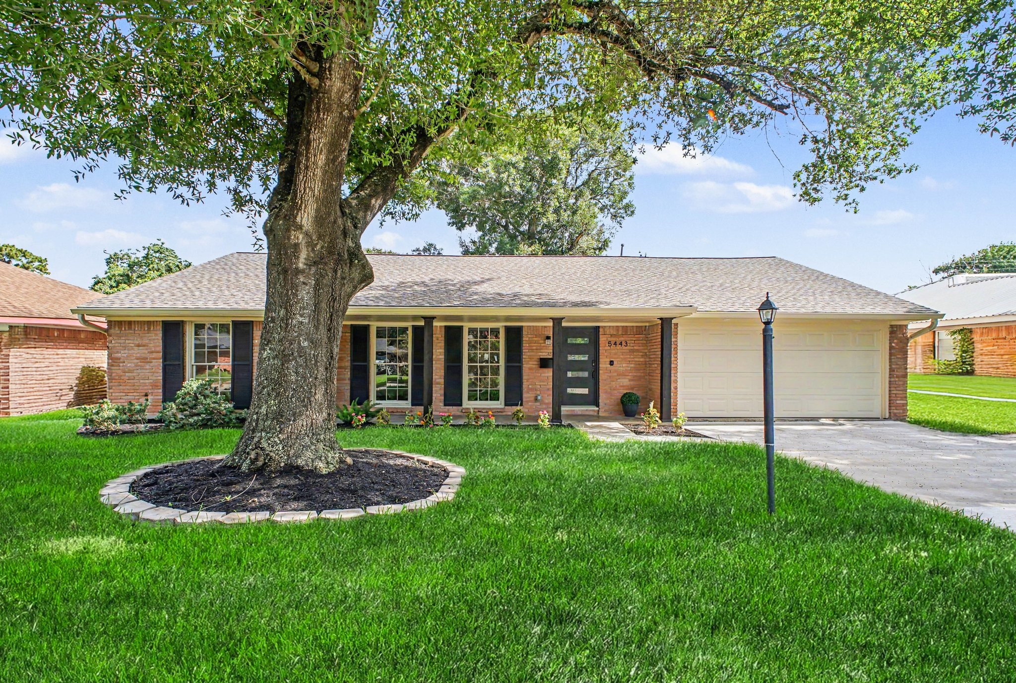 5443 Redstart Street Houston, TX 77096 - Photo 4 of 36