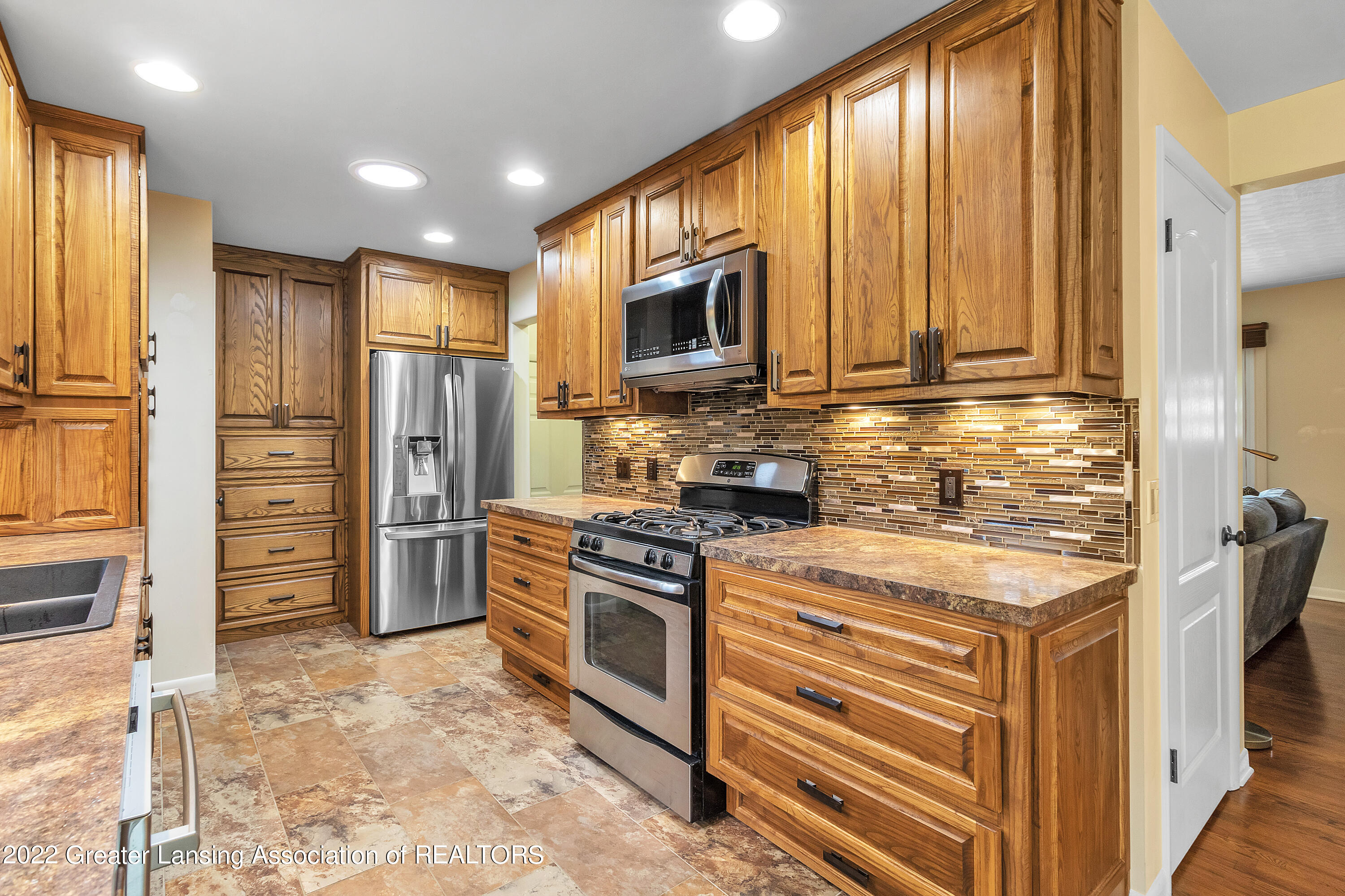 7511 Yorktown Road Lansing, MI 48917 - Photo 10 of 38 10