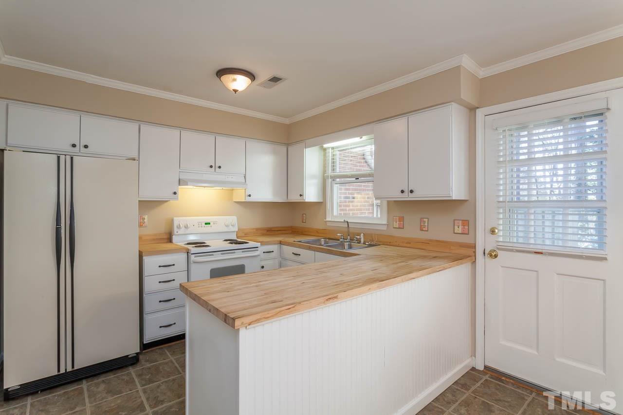 5607 Hamstead Crossing Raleigh, NC 27612 - Photo 9 of 24
