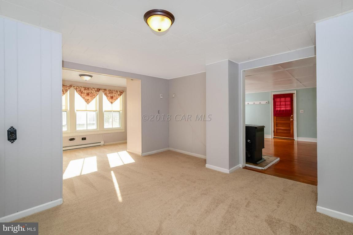 28253 Riverside Drive Salisbury, MD 21801 - Photo 5 of 22 an empty room with windows