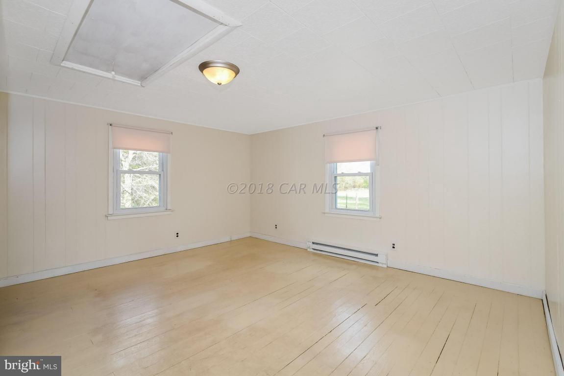 28253 Riverside Drive Salisbury, MD 21801 - Photo 9 of 22 an empty room with a window
