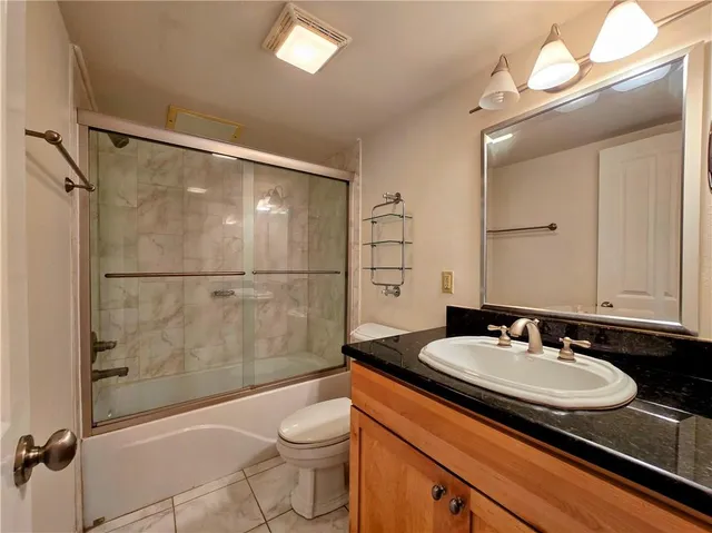 $2,400 | 3915 St Charles Avenue, Unit 704, New Orleans, LA 70115