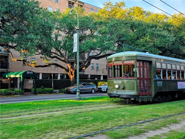 $2,400 | 3915 St Charles Avenue, Unit 704, New Orleans, LA 70115