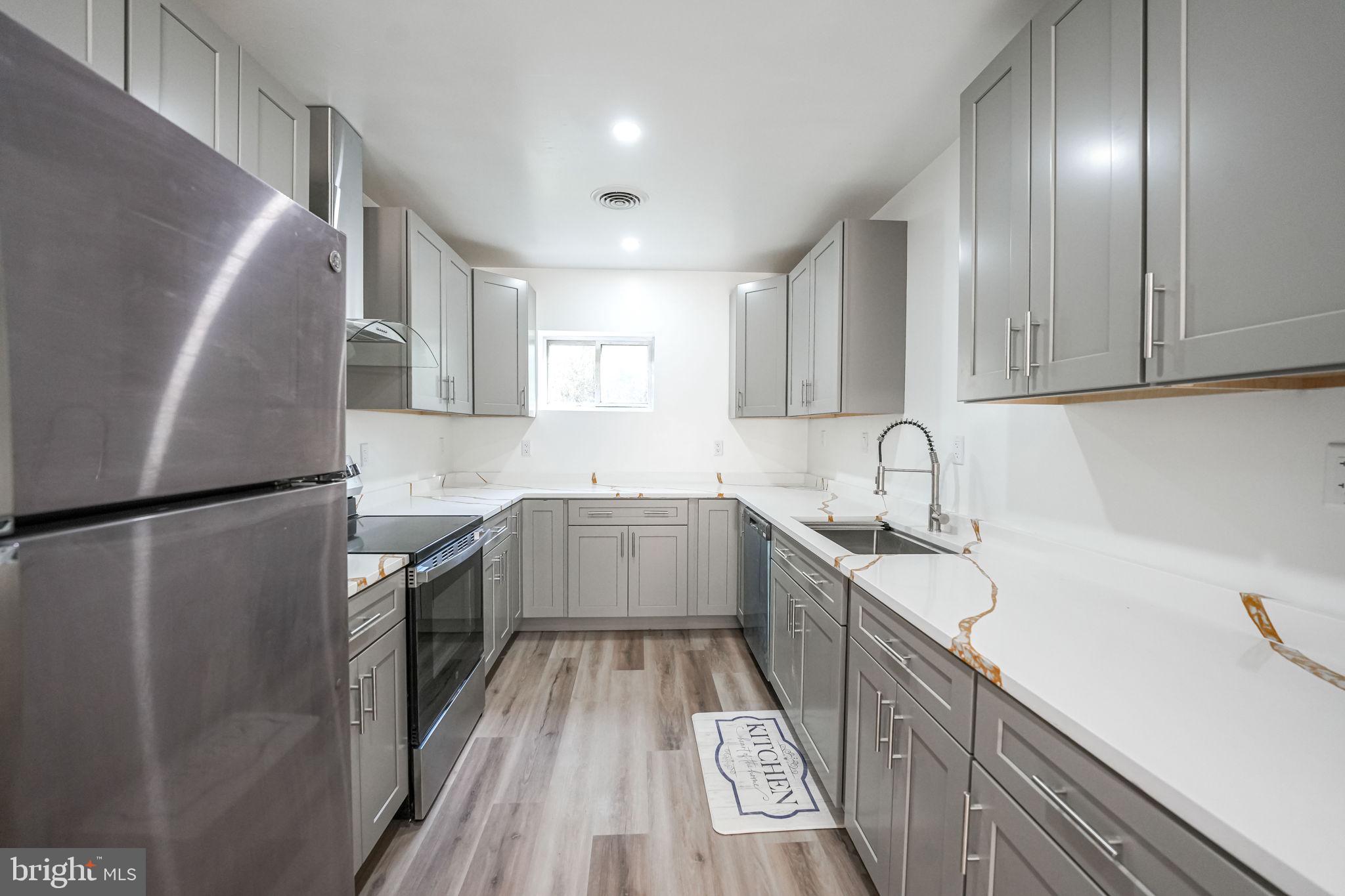 8665 Center Road Springfield, VA 22152 - Photo 15 of 31