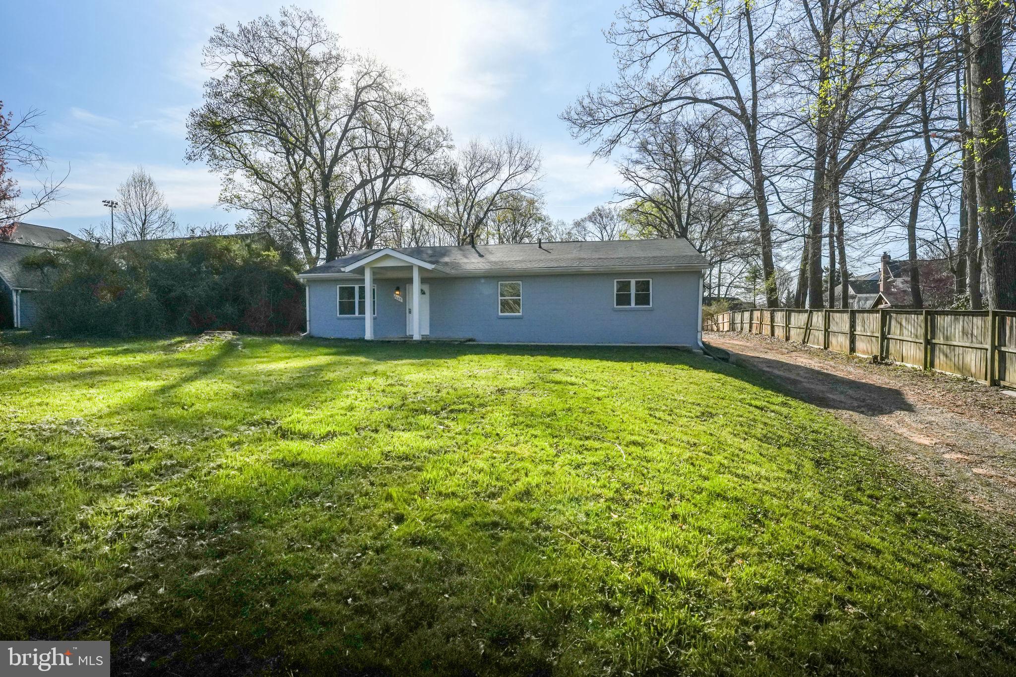 8665 Center Road Springfield, VA 22152 - Photo 3 of 31