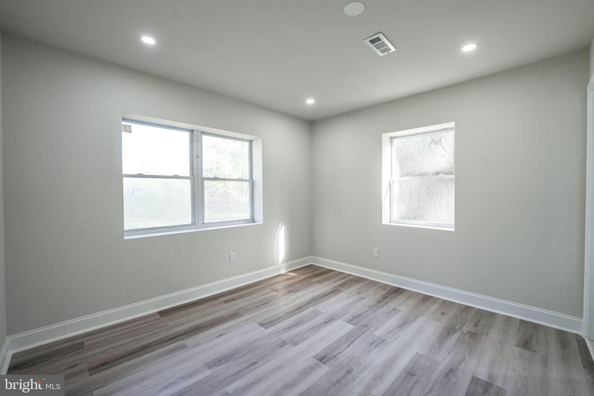 8665 Center Road Springfield, VA 22152 - Photo 5 of 31