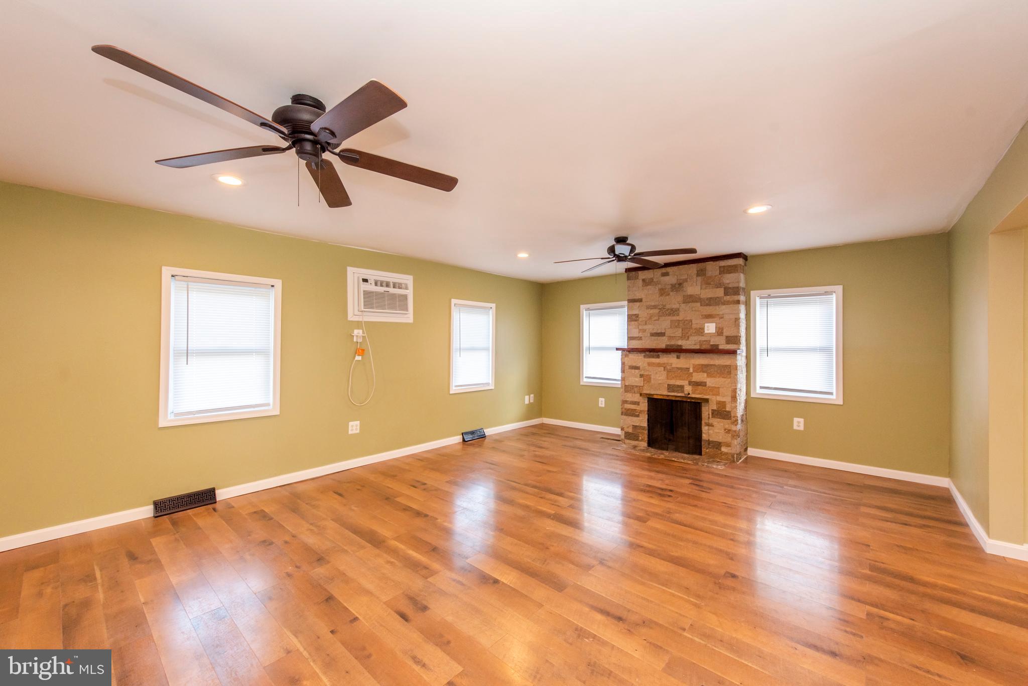 9009 New Cut Road Rocky Ridge, MD 21778 - Photo 8 of 51 Living Room