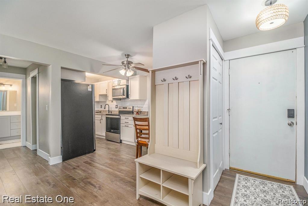803 Plate Street, Unit 104 Rochester, MI 48307 - Photo 5 of 14 Entrance