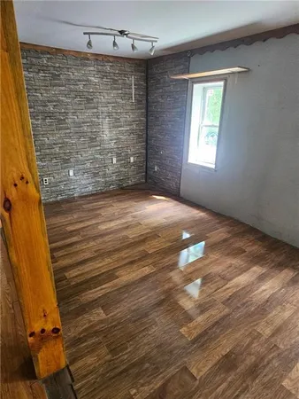 a view of empty room with window