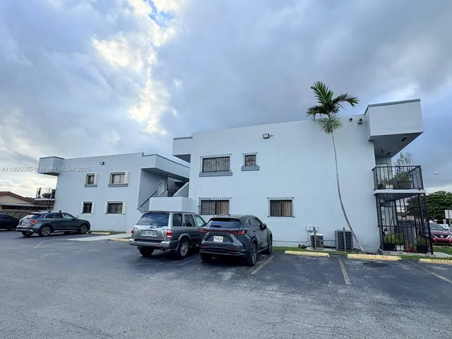 $299,999 | 1290 West 41st Street, Unit 203, Hialeah, FL 33012