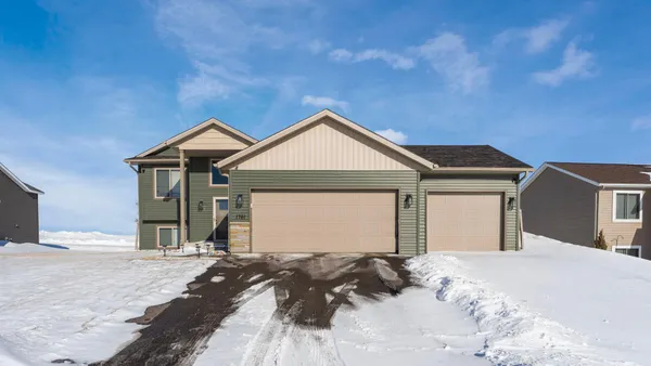 $349,990 | 1761 34th Street Northeast, Sauk Rapids, MN 56379