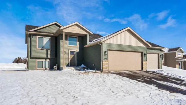 $349,990 | 1761 34th Street Northeast, Sauk Rapids, MN 56379