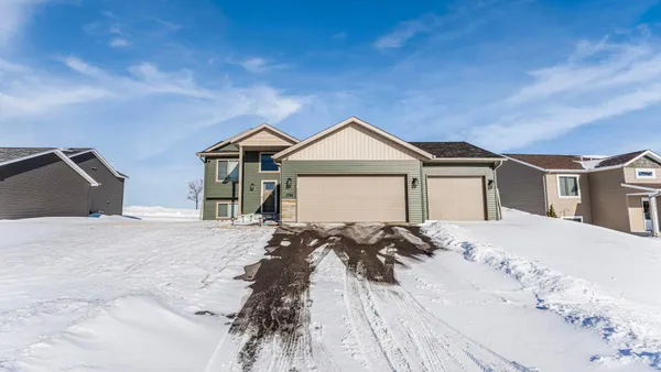 $349,990 | 1761 34th Street Northeast, Sauk Rapids, MN 56379