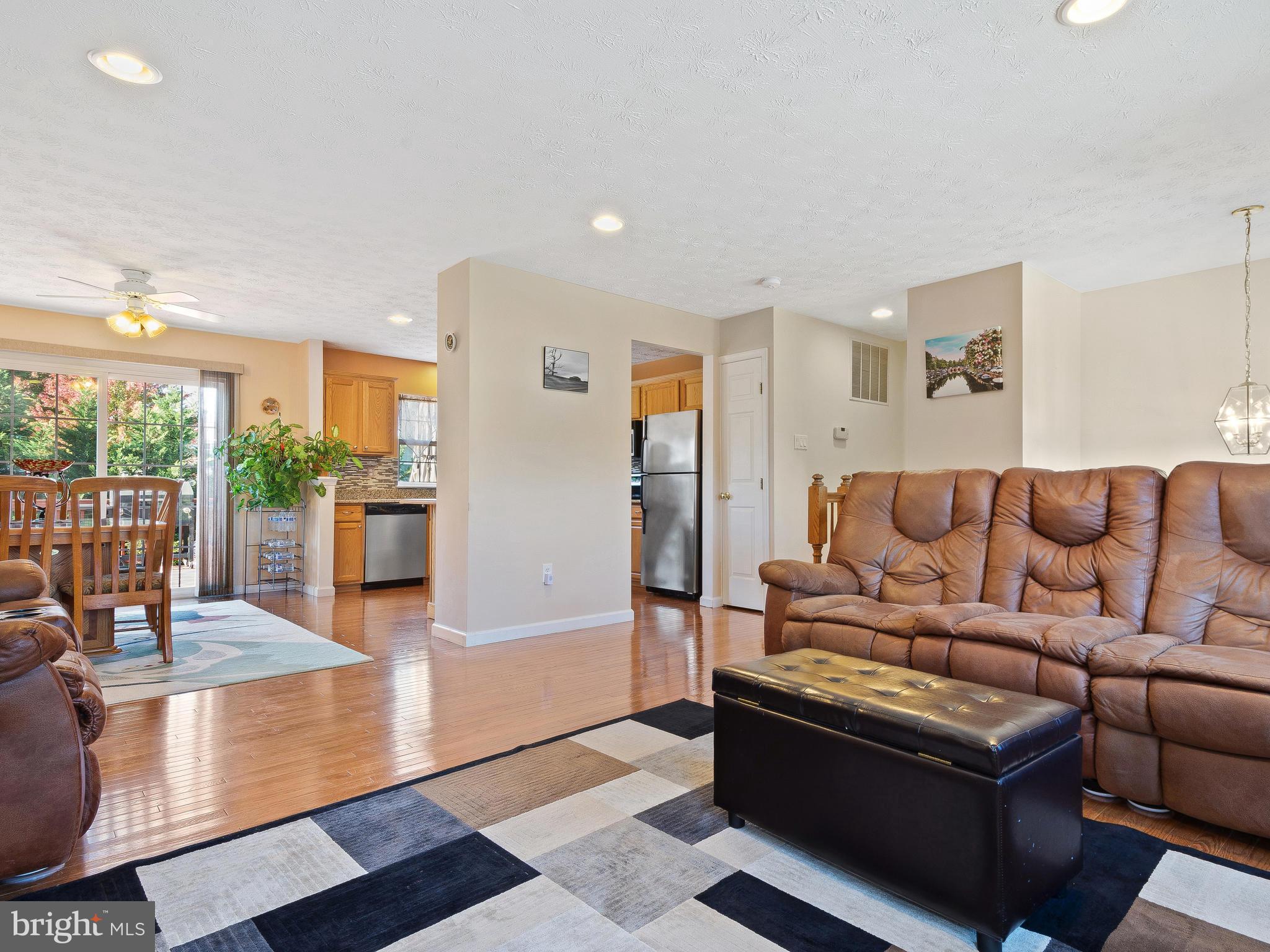9540 Chaton Road Laurel, MD 20723 - Photo 3 of 17 Living Room