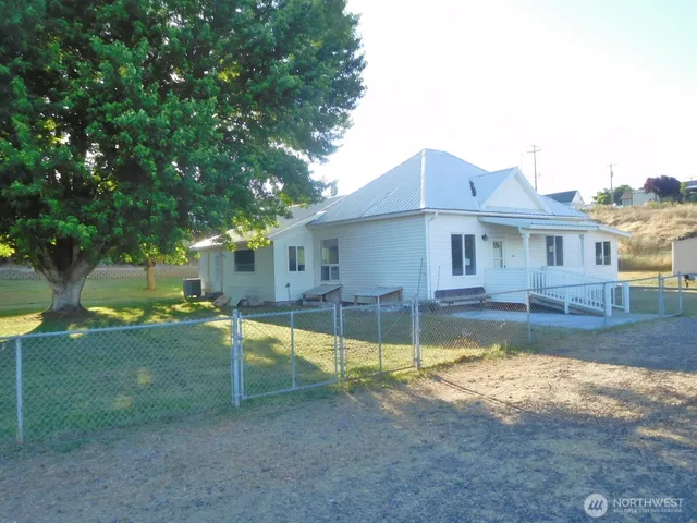 $294,900 | 135 North 3rd Avenue, Connell, WA 99326