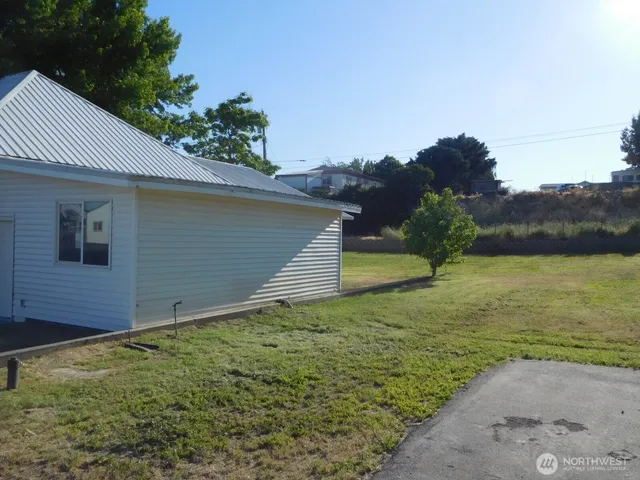 $294,900 | 135 North 3rd Avenue, Connell, WA 99326