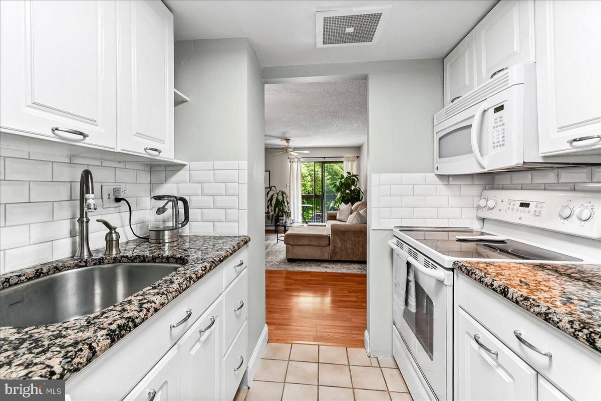 800 Avondale Road, Unit 2A Wallingford, PA 19086 - Photo 8 of 24 Kitchen
