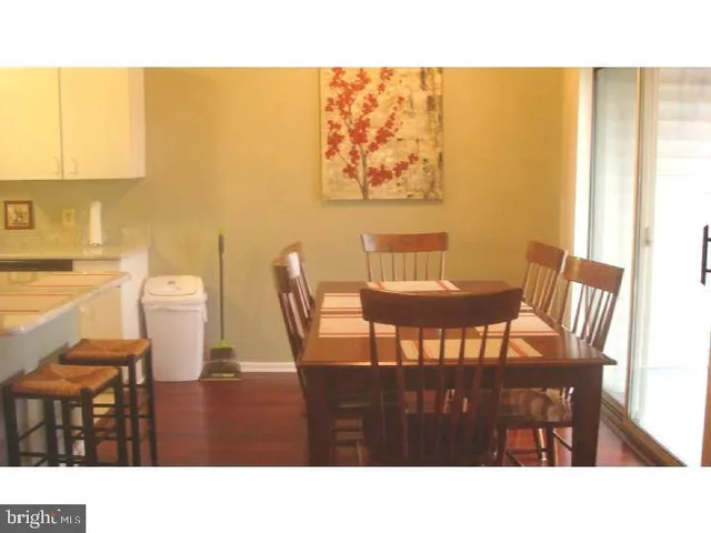 a black and white photo of a living room